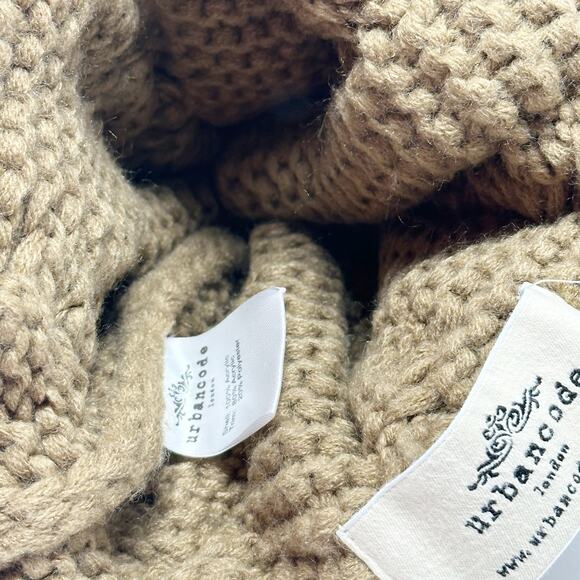 ASOS Urbancode London Chunky Cable Knit Pom Pom Hat Camel - Picture 6 of 6